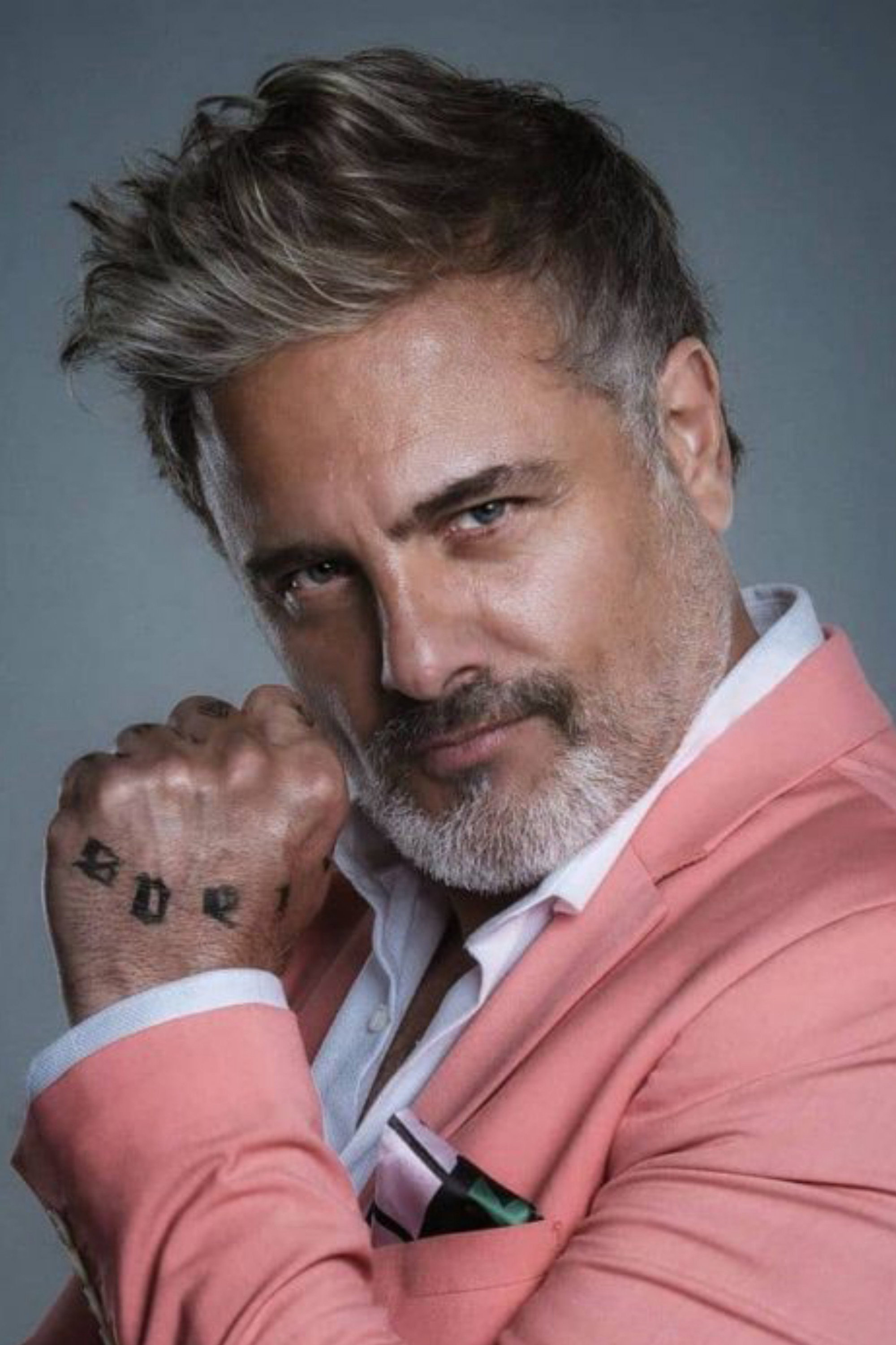 Marcelo Dos Santos as Roberto in Amo de Casa