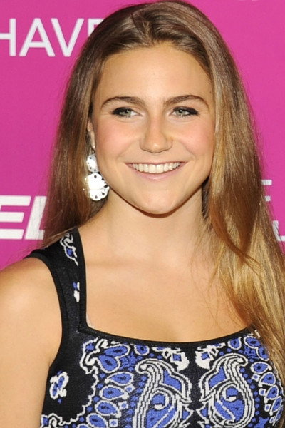 Tora Hallström as Young Hilma in Hilma
