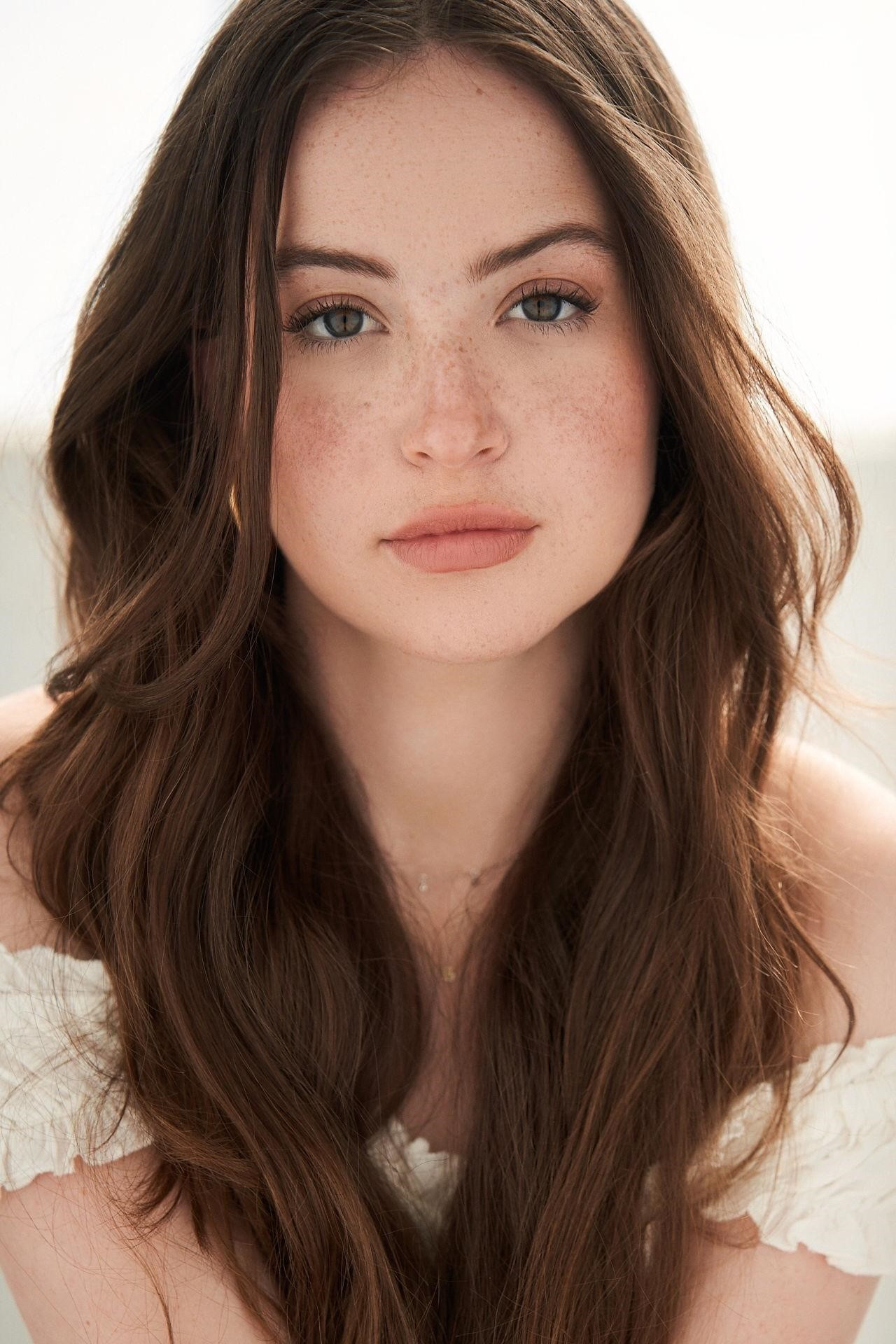 Stella Gregg as Berni in He Slid Into Her DMs