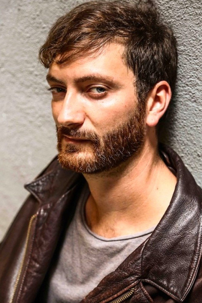 Alessio Moneta as Ascanio in Twin Stars