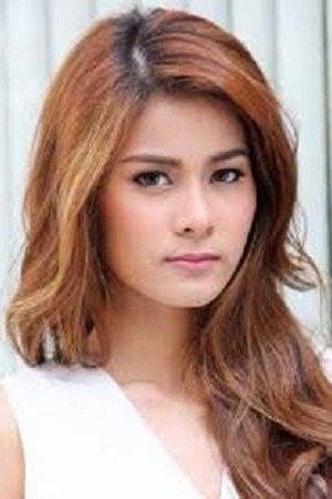 Patarin Jearasuk as Bai in Nai Suan Kwan