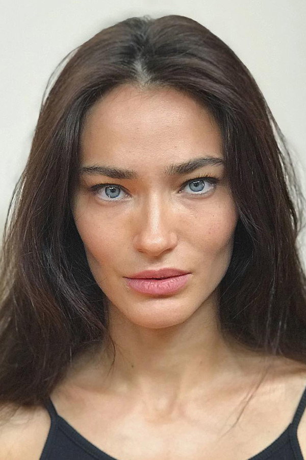Saadet Işıl Aksoy as Lilit in Shahmaran