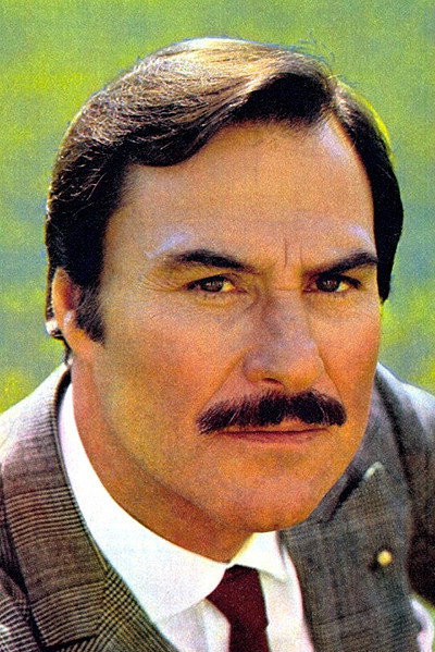 Leonardo Villar as Ignácio Paiva in Serras Azuis