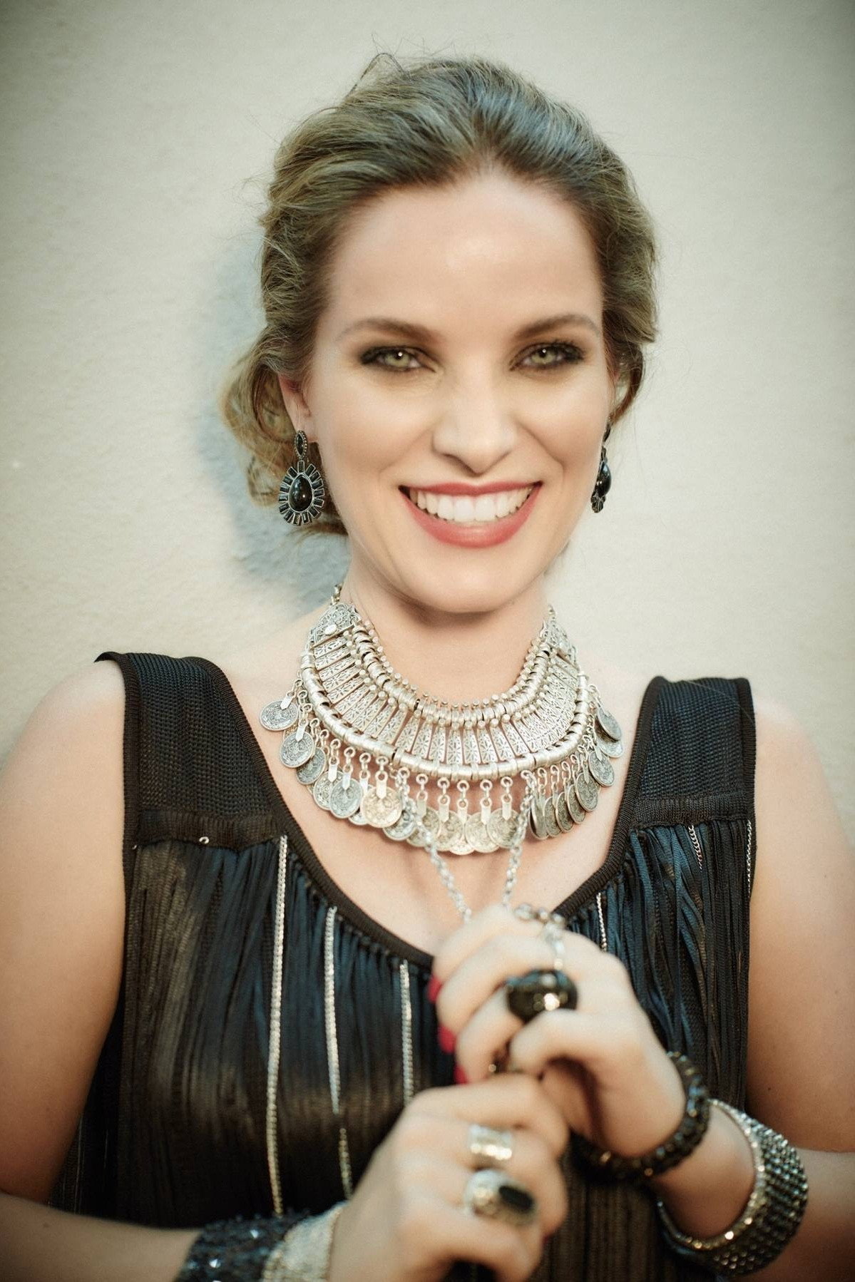 Bruna Di Tullio as Countess Luísa Valadas in The Mystery of Sintra