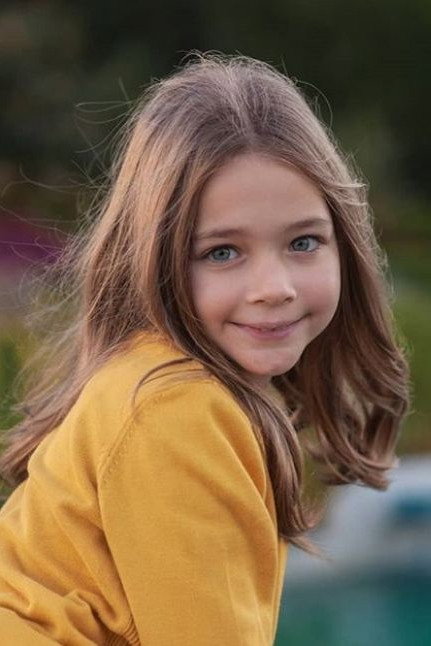 Nisa Sofiya Aksongur as Melek Aksoy in Hicran