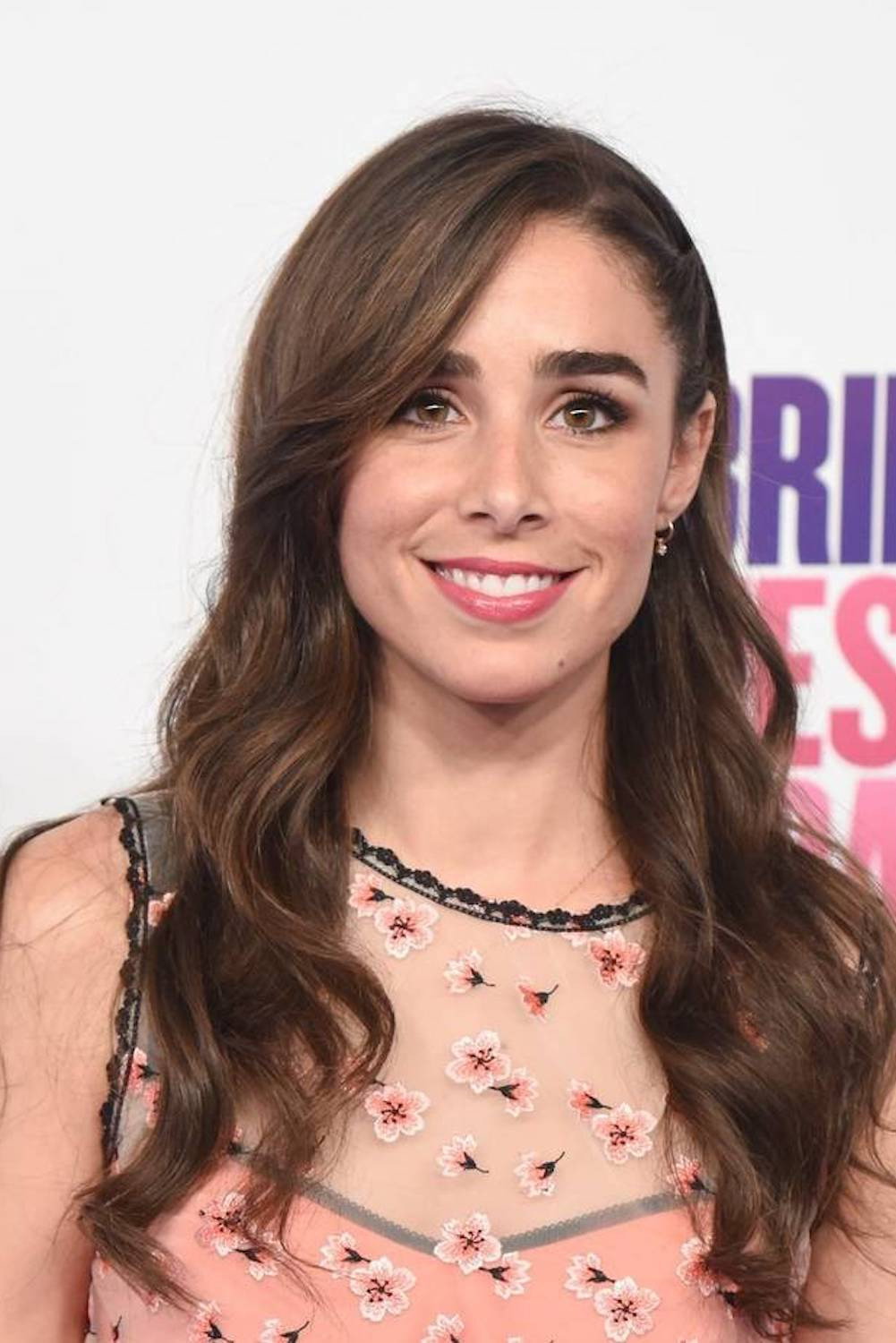 Candela Serrat as Victòria in Jokes & Cigarettes