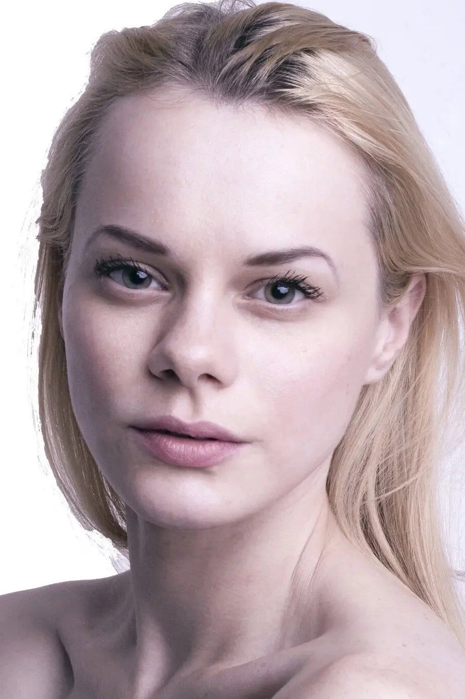 Snezhanna Eriskina as Nika in Spikes
