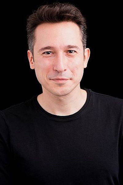 Kuntay Kumbur as Celal Bronz (voice) in Pembe ve Mavi