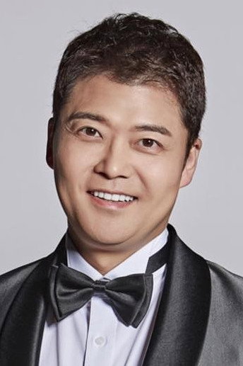 전현무 as MC in Star Golden Bell