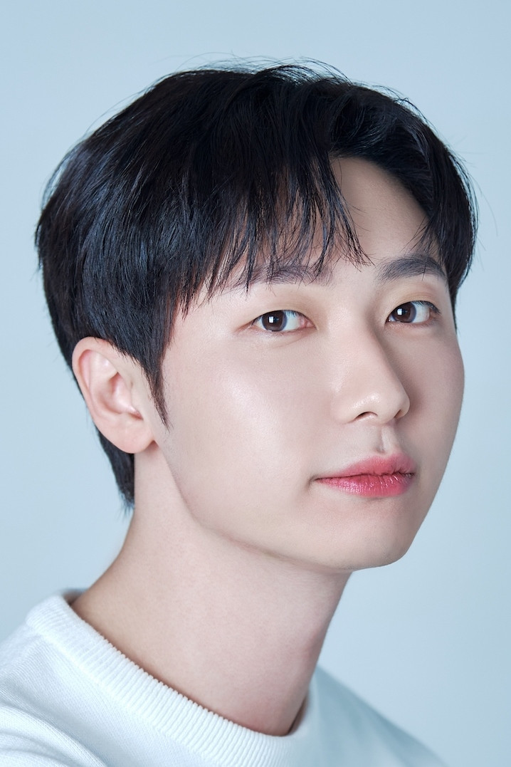 Jung Jae-Oh as Jung Jin-hwan in A Love So Beautiful
