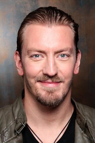 Darrel Cherney as Hector in La Sirena