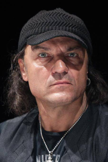Matthias Jabs as Self in Flying V