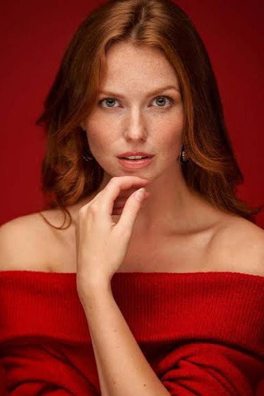 Emma Falcon as Leslie Morris in Lies on the Line
