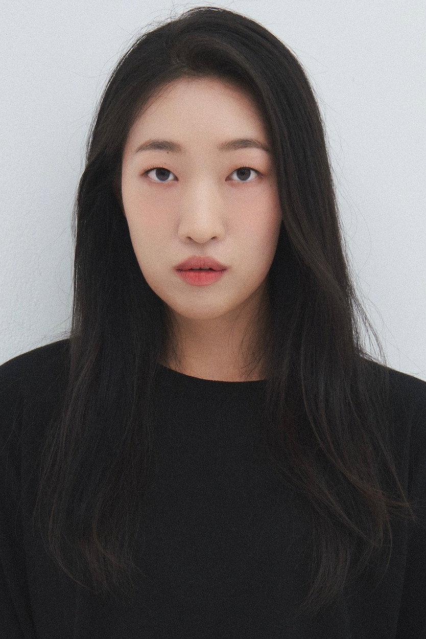이한별 as Kim Mo-mi in Mask Girl