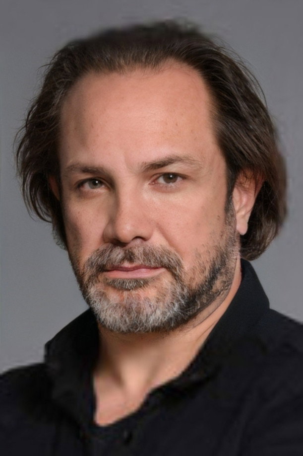 Kaan Yalçın as Ersan in Heart of the City