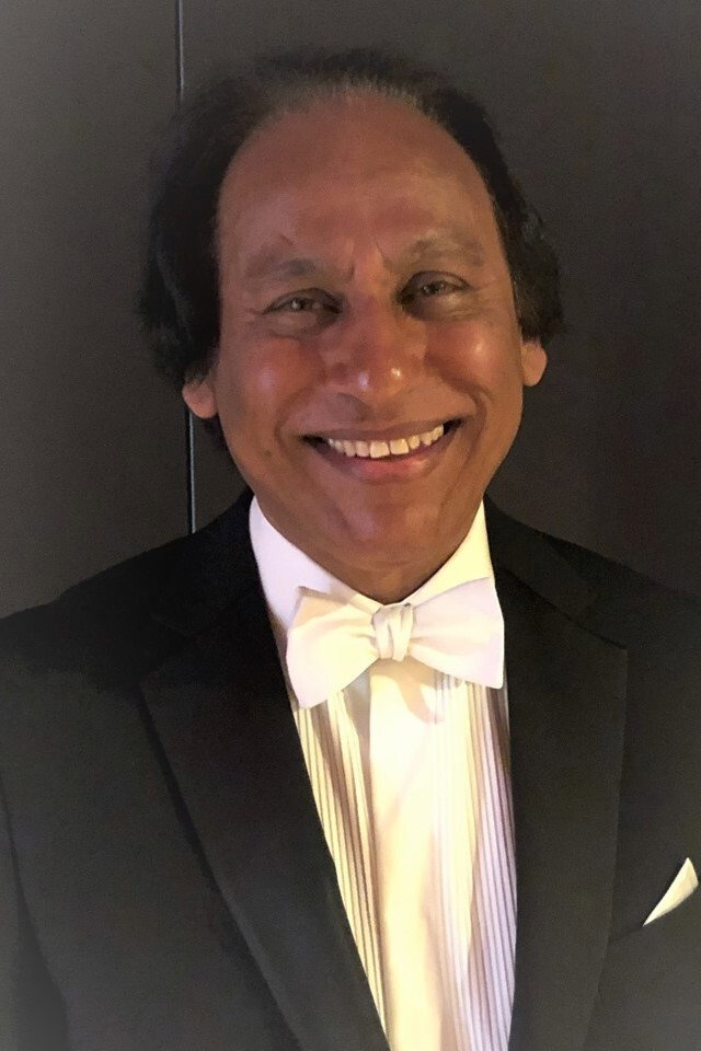 Yash Agnihotri as Indian Pub Rioter in Lucky Sunil