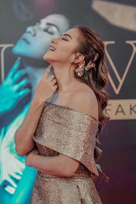 Dita Fakhrana as Host in Malam Malam