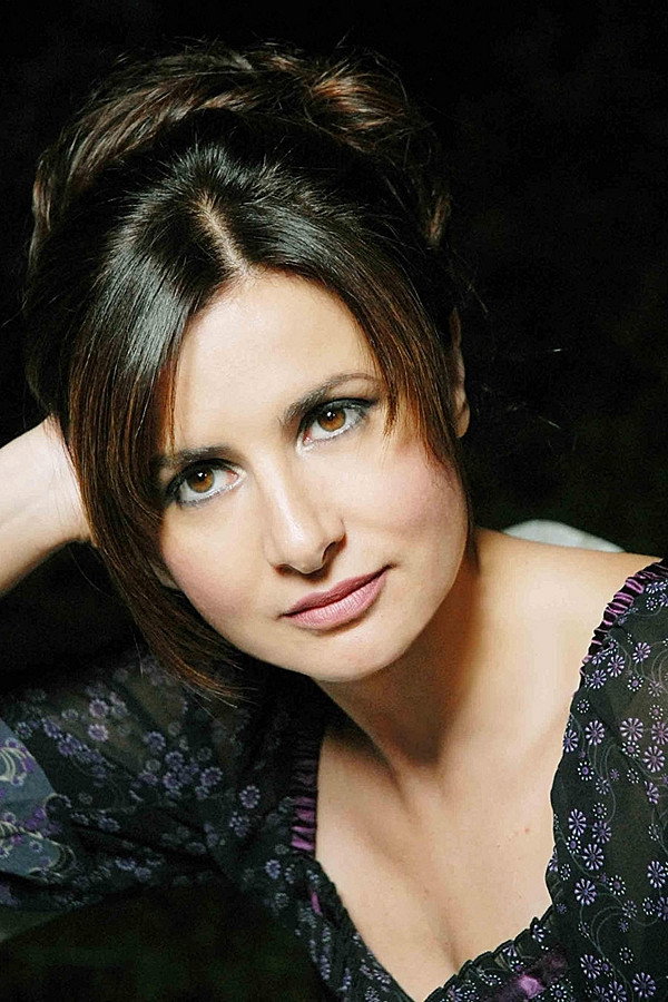 Eleonora Mazzoni as Nina in Nina