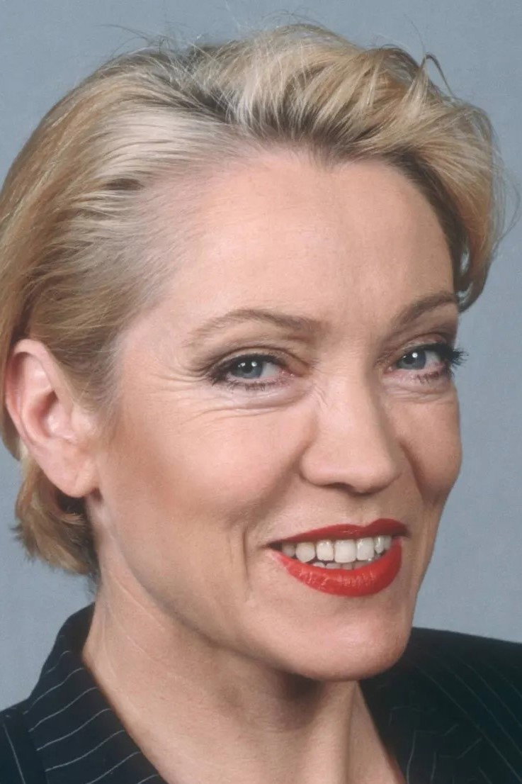Lisa Riecken as Ursula Krone in Vater einer Tochter