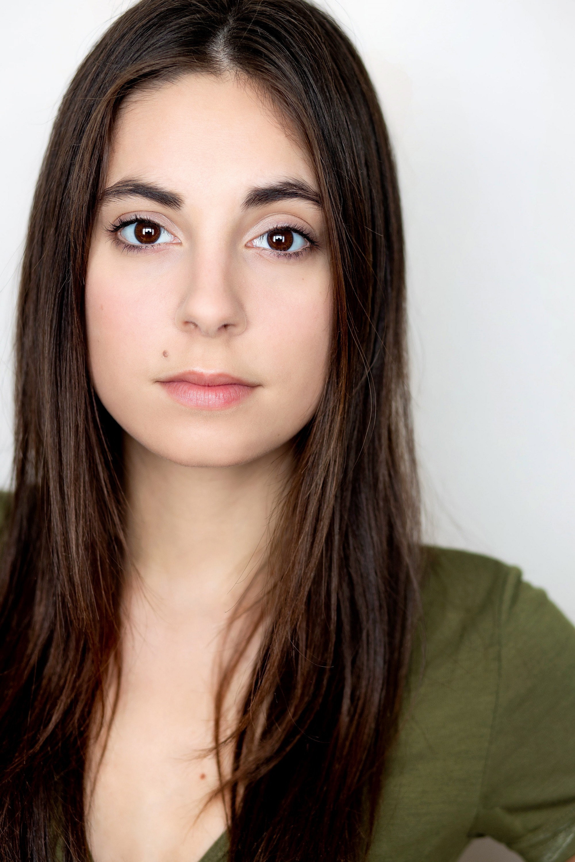 Kristen Vaganos as Madison in Dating After College