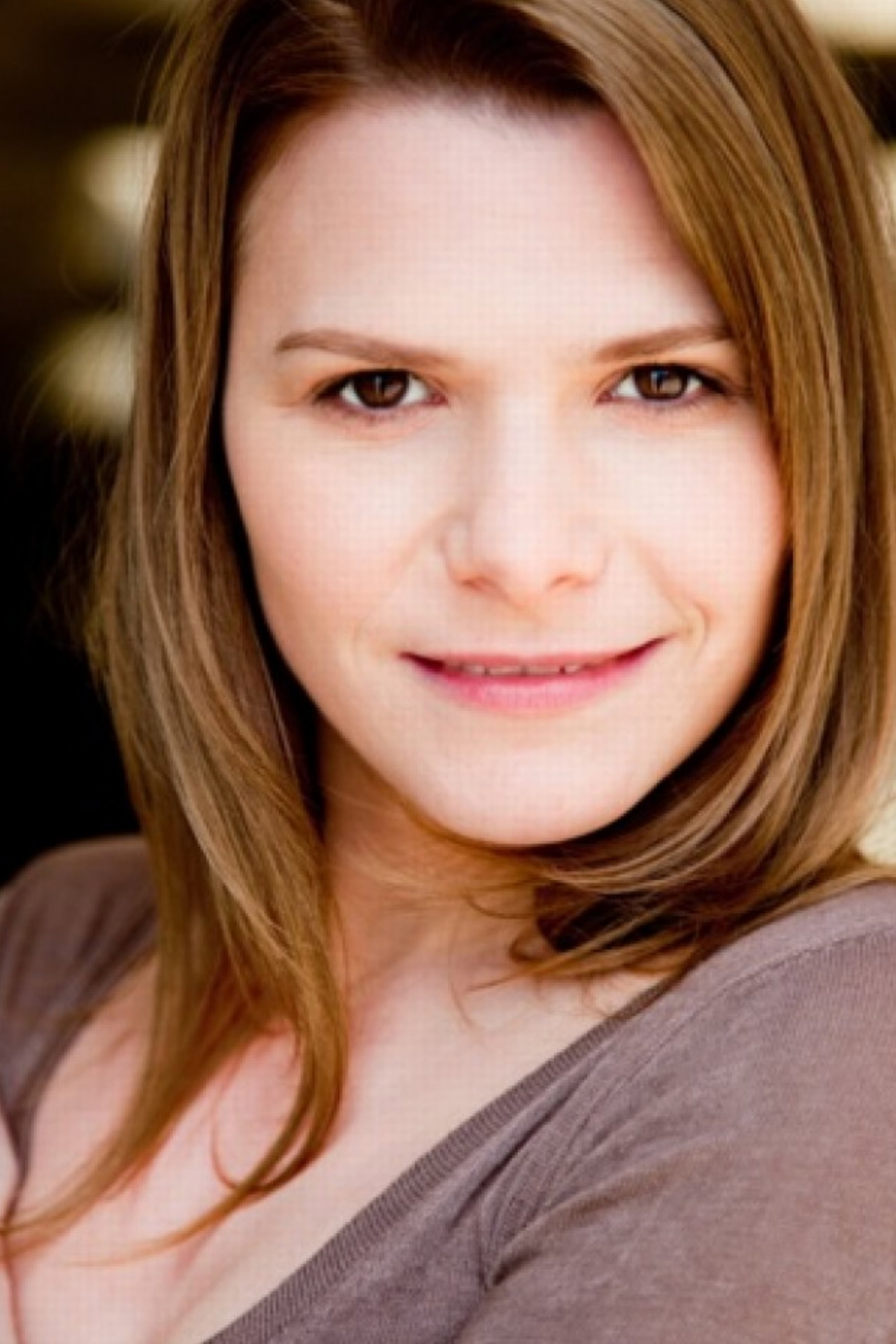 Lili Schackert as Sarah Carter in Break