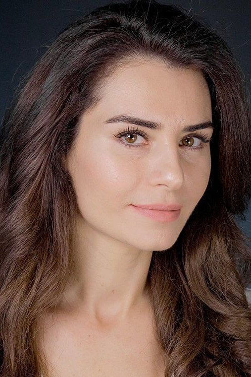 Gülşah Şahin as Nurseza in Listen from the Nay: Separations