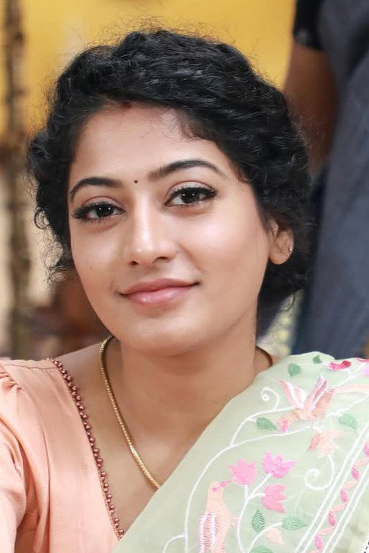 Anjali Nair as Eswari in Taanakkaran