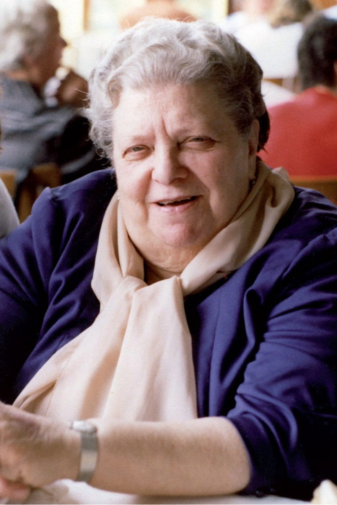 Elena Fabrizi as Nonna Teresa in Bianco, rosso e Verdone
