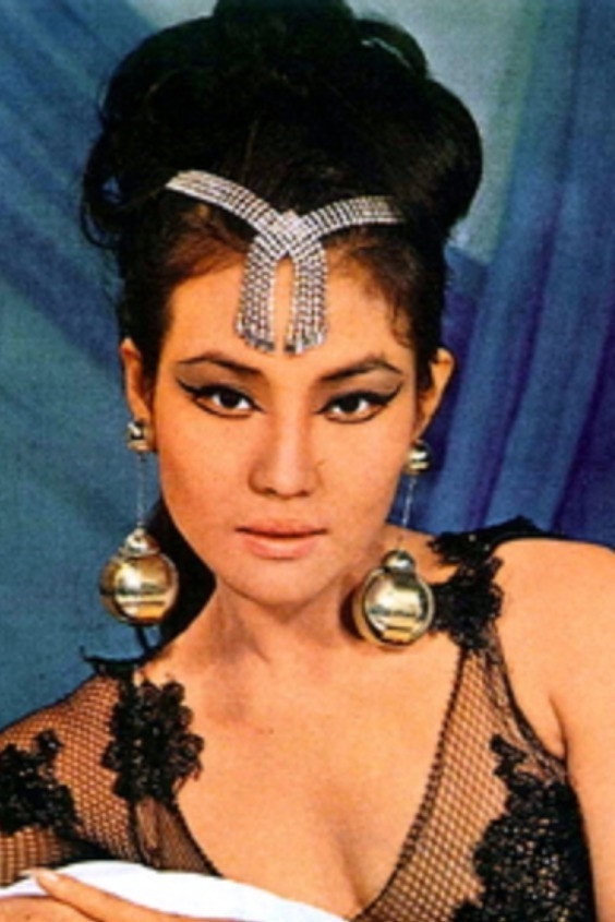 Angela Yu Chien as Li Tan Ni in Hong Kong Rhapsody