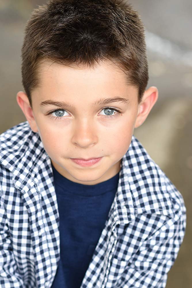 Max Ivutin as Owen in Love to the Rescue