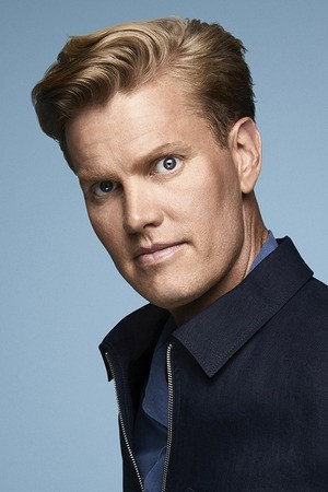 Martin Järborg as Self - Host in Robinson