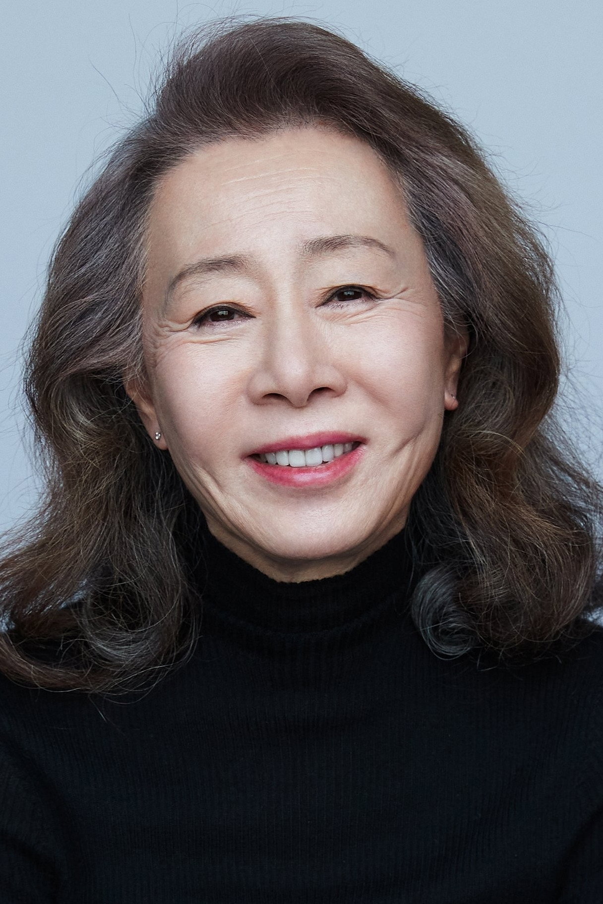 윤여정 as Bang Yang-seon (the Queen Mother) in The King 2 Hearts