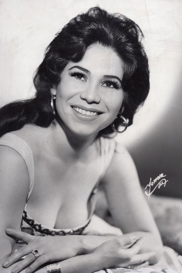 María Elena Velasco as María Nicolasa Cruz in Tonta tonta, pero no tanto