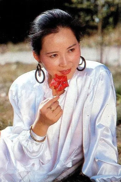 Zhang Yan as 宋庆龄 in Dr. Sun Yat-sen
