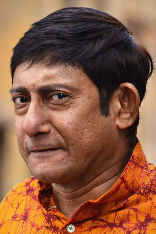 Kanchan Mullick as Mushkil Mian in Byomkesh O Chiriakhana