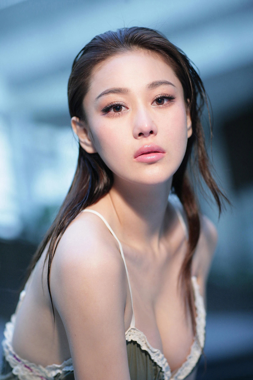 张馨予 as Qiao Wei in Danger of Her