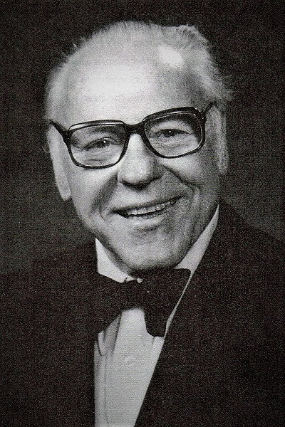 Gaylord Carter as Himself in Legendary Theater Organists