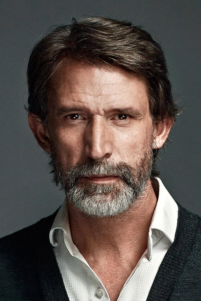 Francisco Melo as Fernando Pereira in Sres. Papis