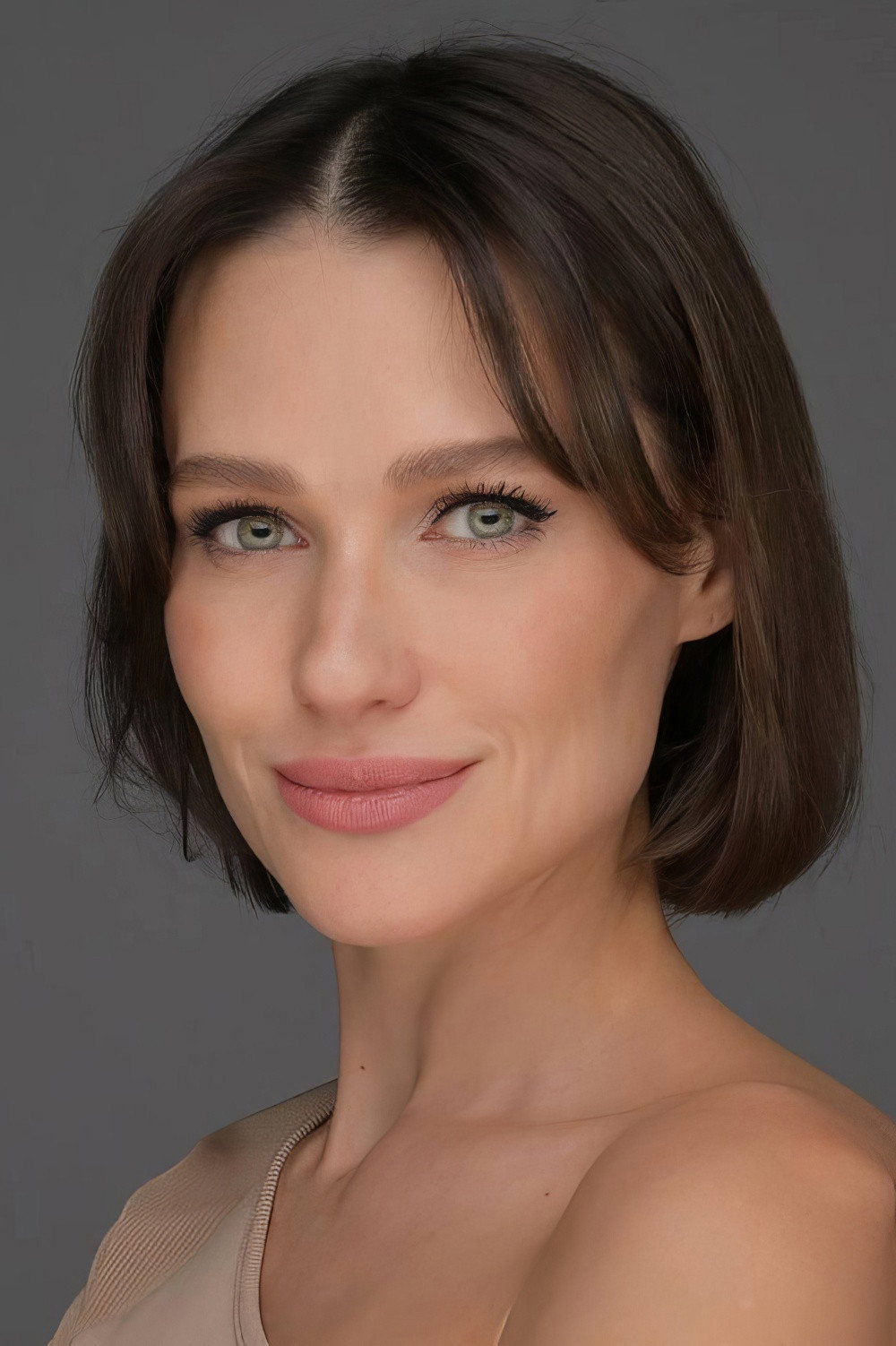 Юлия Дегтяренко as Anna in Pink Or Bell