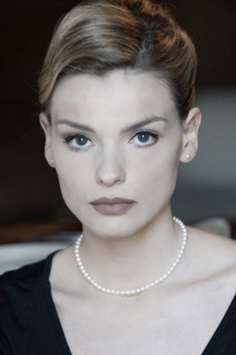 Christiane Filangieri as Helene "Nene" (Sisi's sister) in Sisi