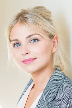 Julie Van den Steen as Self - Host in Even Goeie Vrienden