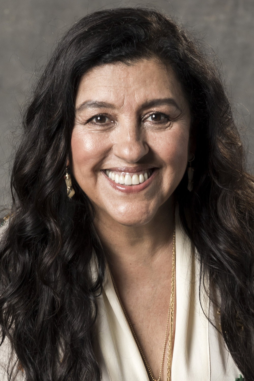 Regina Casé as Zoé da Cruz in All the Flowers