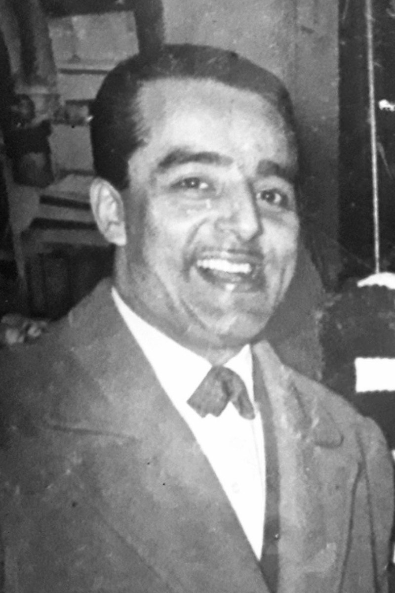 Guillermo Brizuela Méndez as Presentador in Luces de candilejas