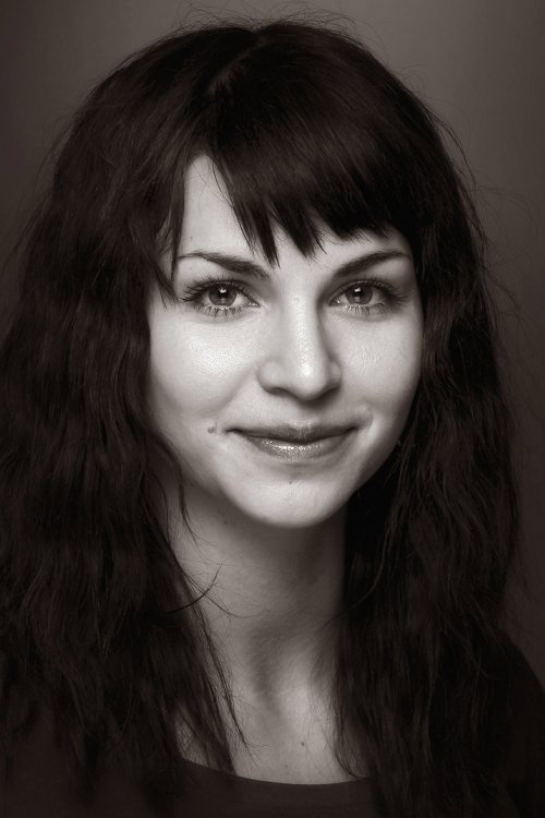 Ida Elise Broch as Johanne in Home for Christmas