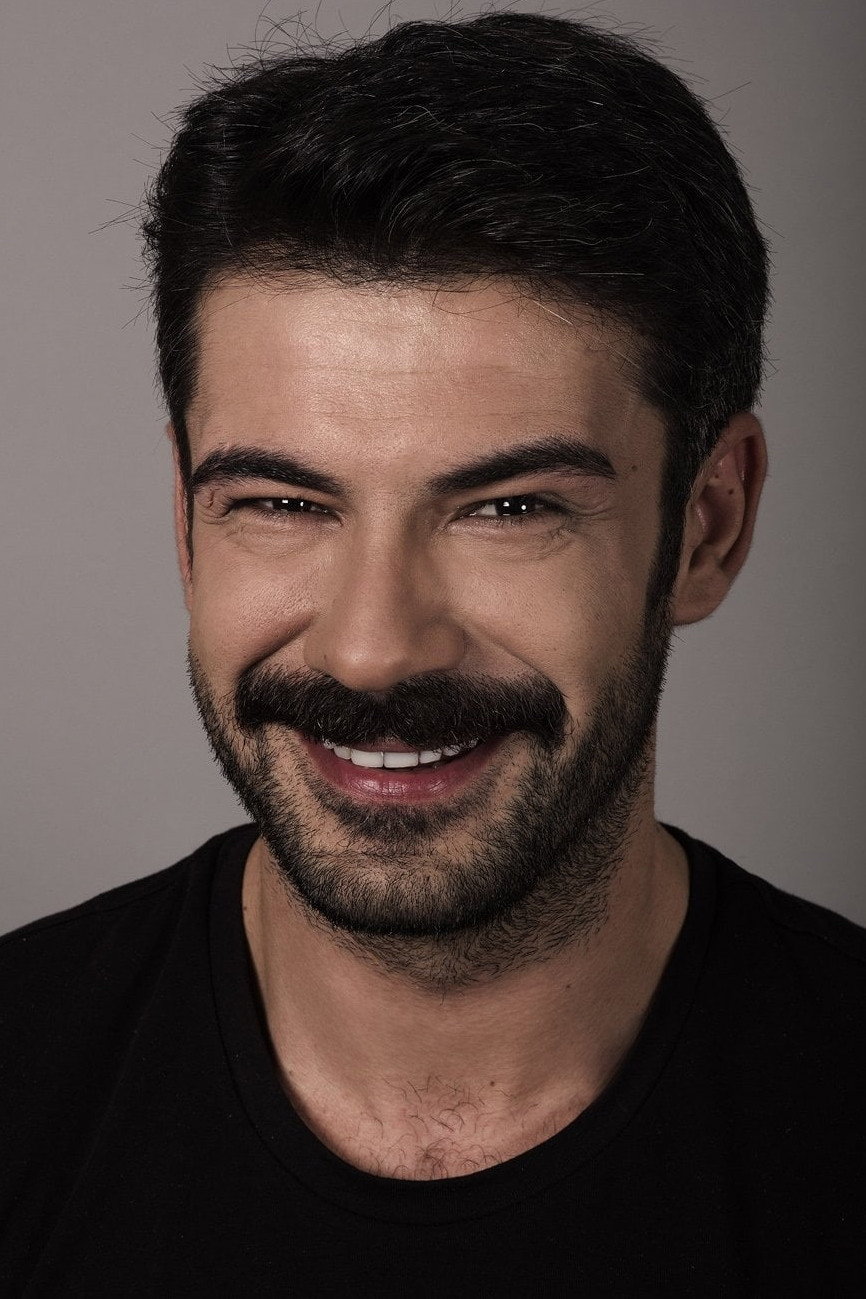 Rüzgar Aksoy as Haydar in Türkan