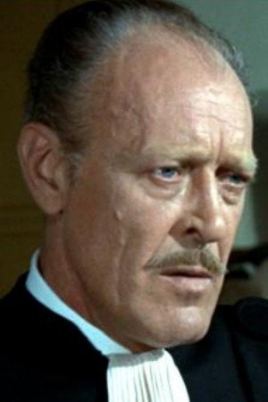Robert Le Béal as Le colonel anglais in Double Agents