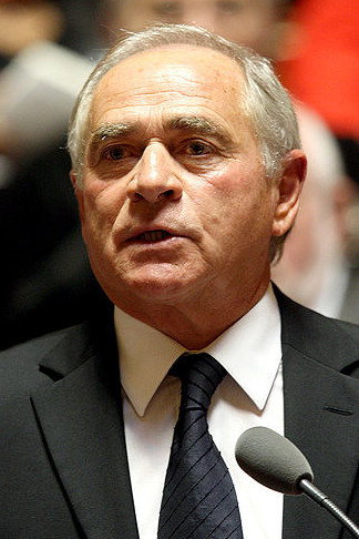 François Patriat as Self in Macron, Pécresse : Coulisses d'une campagne