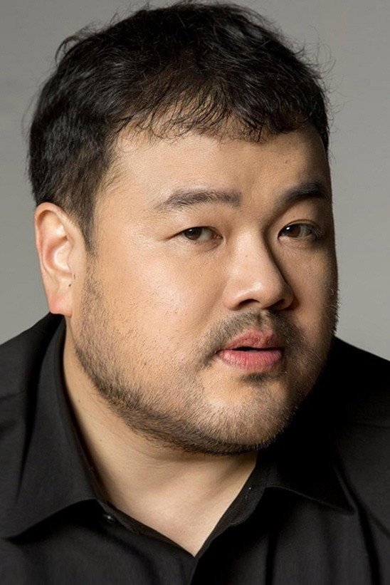 김지훈 as Park Dong-hun in The Judge from Hell