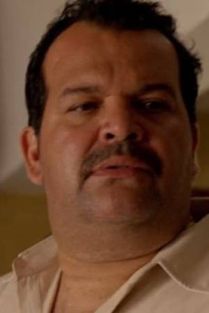 Mauricio Cujar as Hernán Mora in Esto se calentó