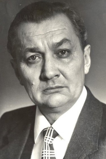 Виктор Зубарев as Artur Sergeyevich in Отклонение - ноль